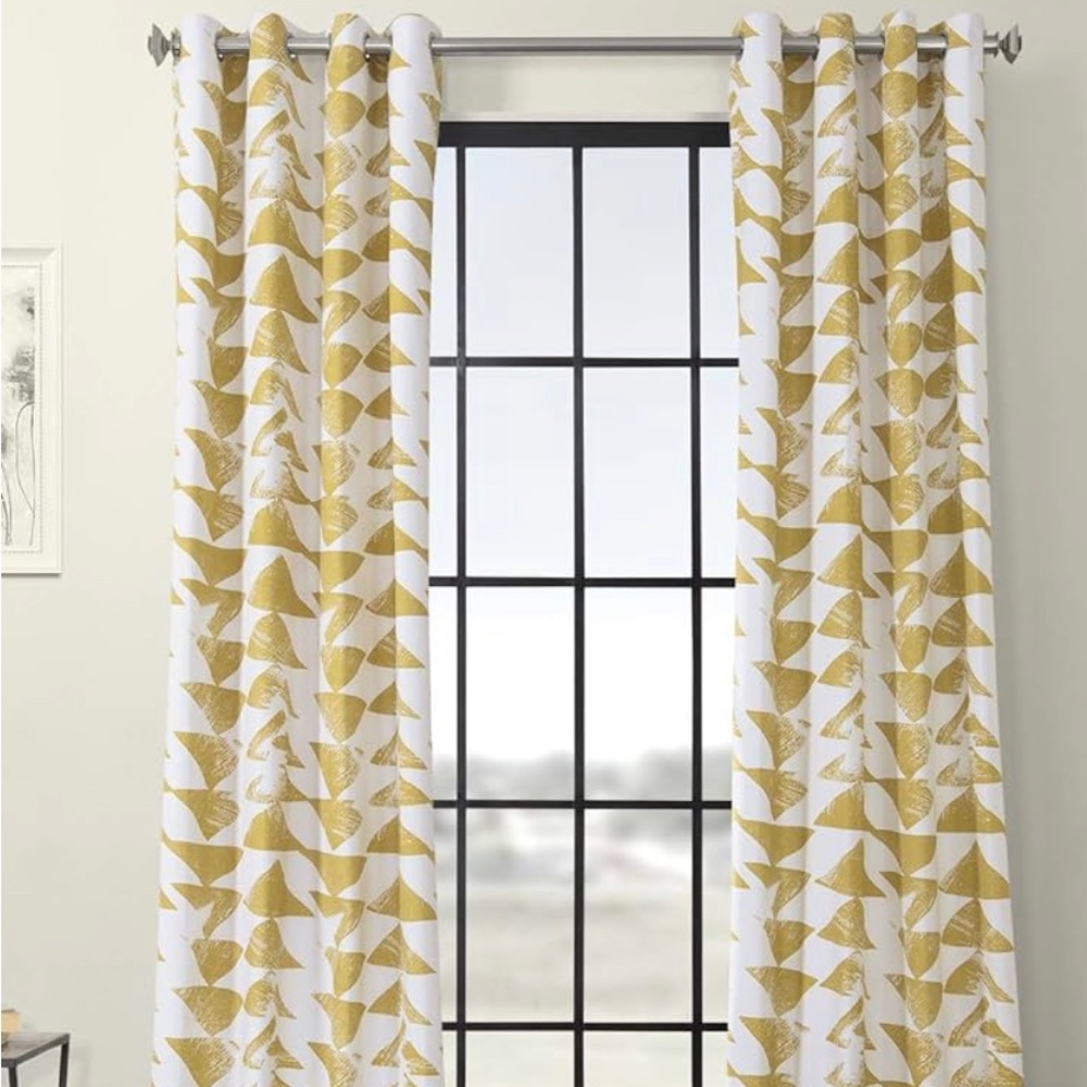 Stylish blackout curtains made with exceptional fabric! Curtains are 100%